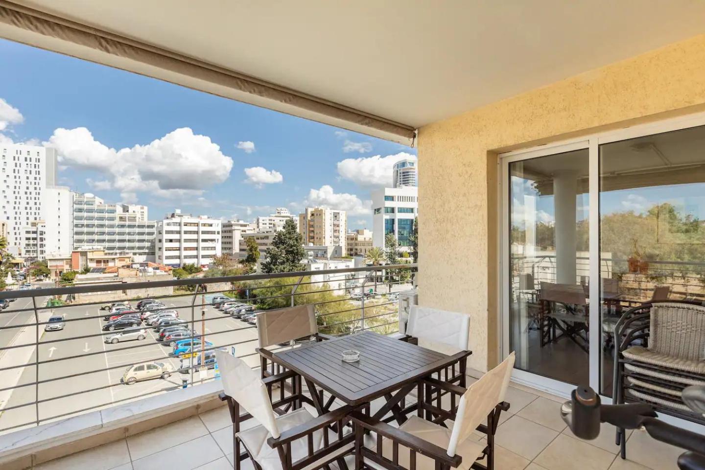 Warm Residence In The Heart Of The City Center - Balcony & View Nikosia Exterior foto